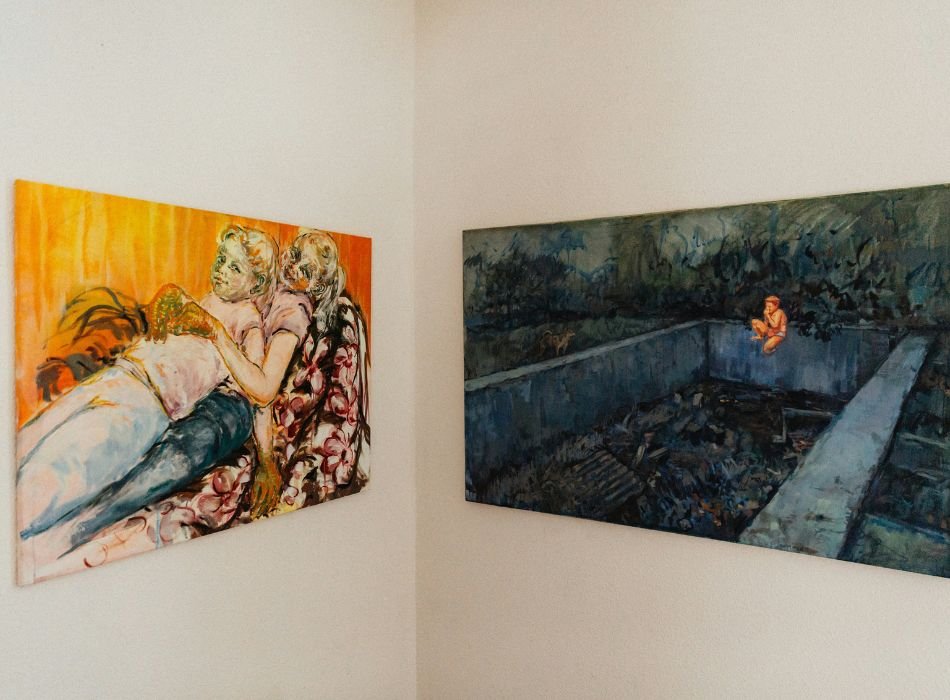 Mismo soporte, misma técnica, precios radicalmente distintos. La diferencia no está en la obra: está en todo lo que la rodea. Conoce las nuestras obras disponibles en distritogallery.com/arte