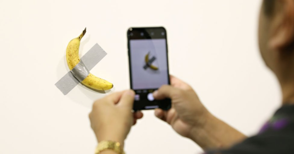 Por qué un plátano cuesta millones: la obra más polémica del arte contemporáneo